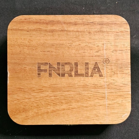 Lot of Five Stone Guitar Picks in a Fitted Wooden Box NIB - Picture 3 of 3